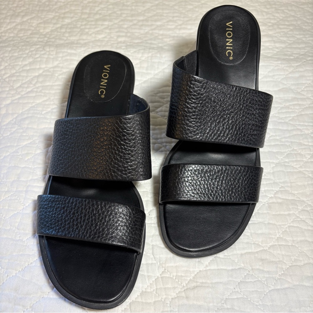 Vionic Black Slide Sandals Size 8 Kitten Heels